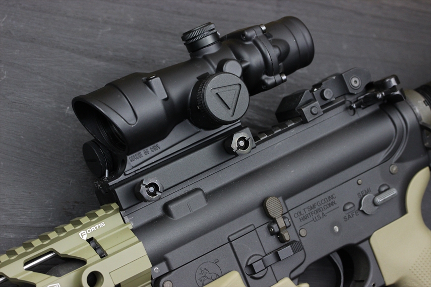 OPTICS TRIJICON ACOG Chevron 4倍スコープ