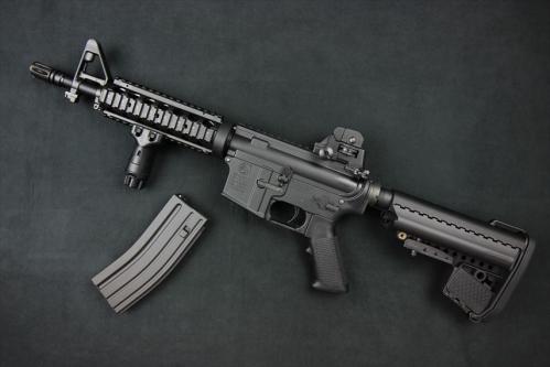 豊富な限定SALE東京マルイ 次世代電動ガン　M4 CQB-R ブラックモデル　ハンドガード交換品　（検、M4A1 cqbr 416 M16） 電動ガン