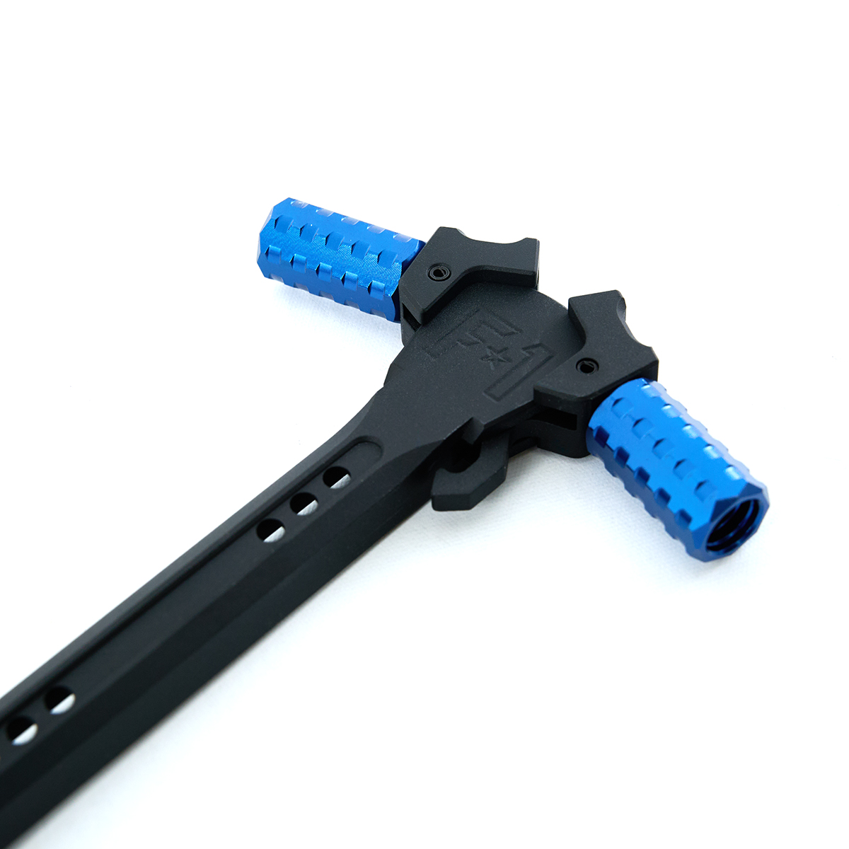 F1 Firearms アンビチャージングハンドル ブルー
