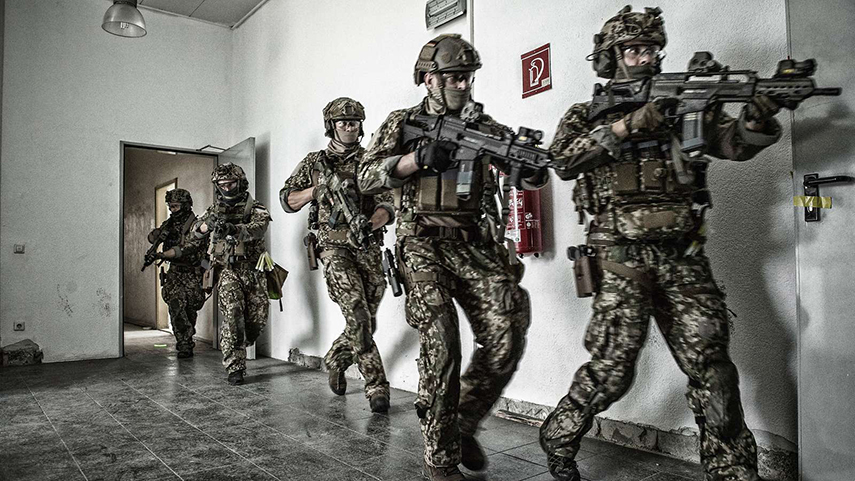 KSK-G36-gebaeude | エアガンパーツやサバゲーアイテムの商品レビューなどを掲載! G36で訓練を行うKSK隊員