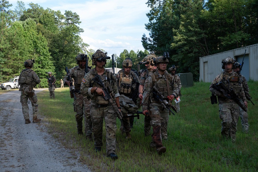 Sharpening the Edge Guard Airmen Train Alongside Green Berets-2025-0828-01 | エアガンパーツやサバゲーアイテムの商品レビューなどを掲載! URG-I 14.5"